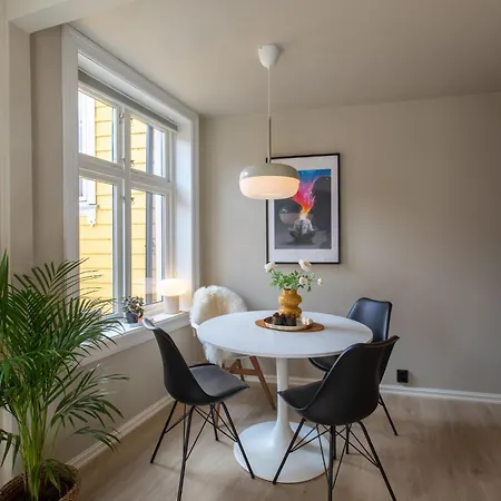Cosy Flat In Historical Lane 아파트
